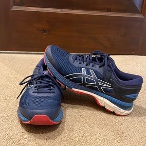 ASICS gymshoes